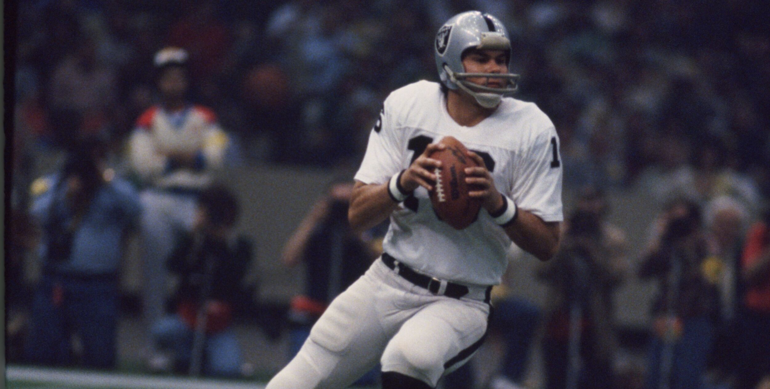 Oakland Raiders quarterback Jim Plunkett looks for a receiver during Super Bowl XV against the Philadelphia Eagles at the Louisiana Superdome, Sunday, January 25, 1981. The Oakland Raiders won 27-10. Credit: Las Vegas Raiders