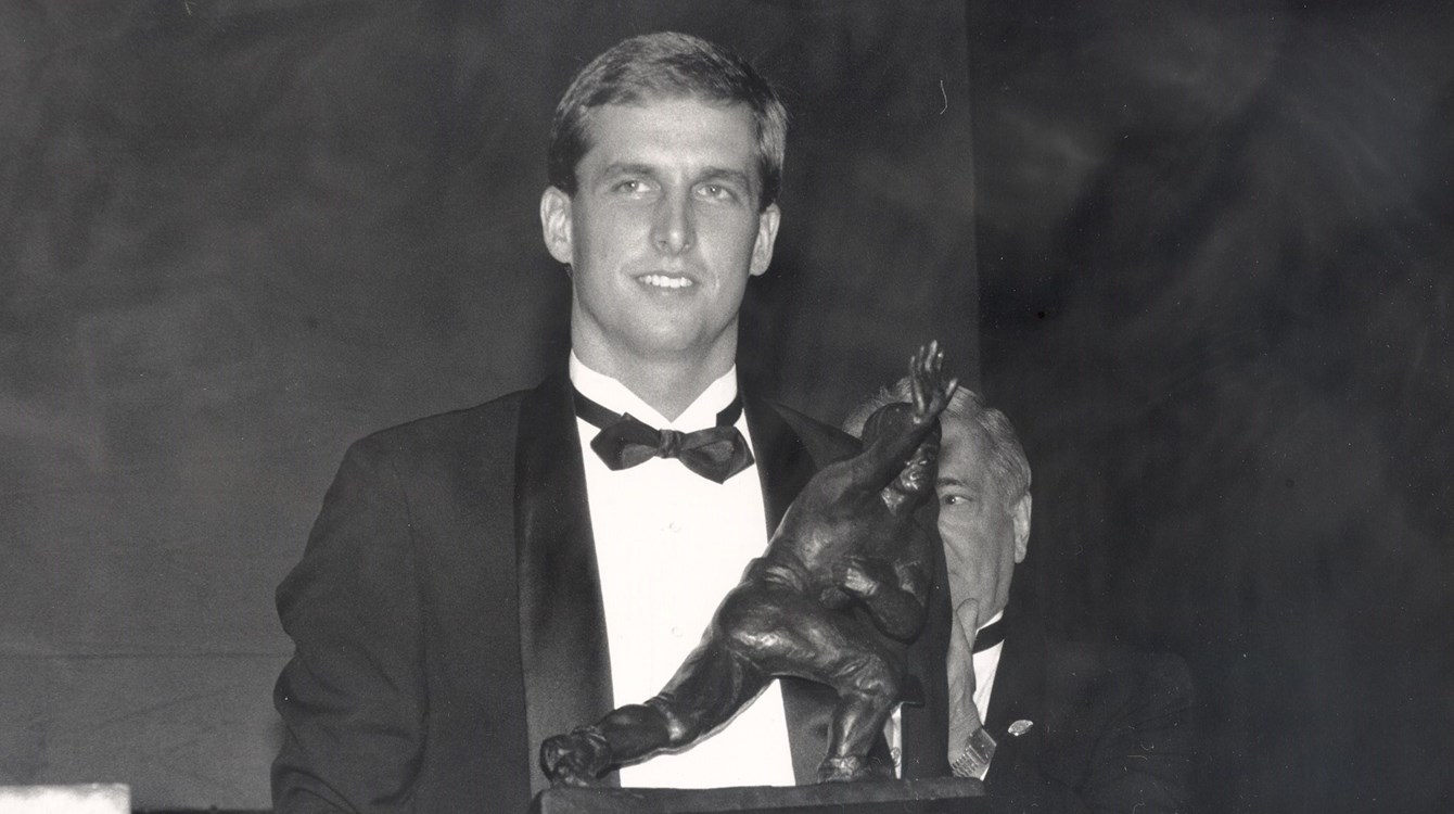 Ty Detmer wins the 1990 Heisman Trophy